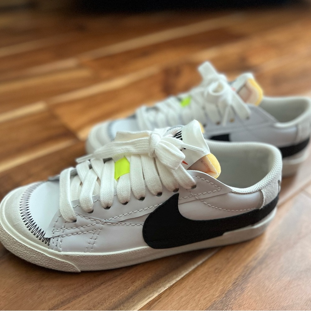 Women Nike White and Black Sneakers